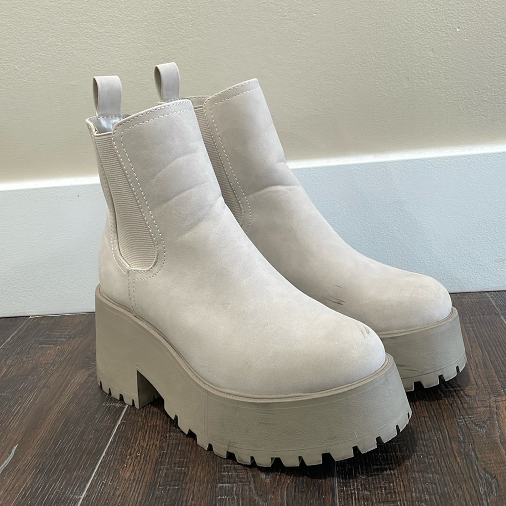 Light Tan beige SODA Heeled Boots with Chunky Platform Sole 8 not new suede look